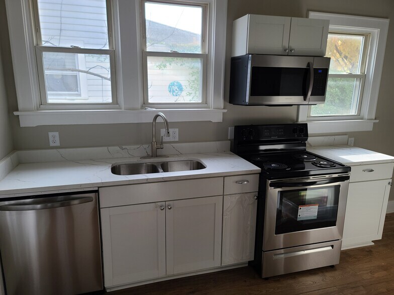 Building Photo - 111 Haldy Ave