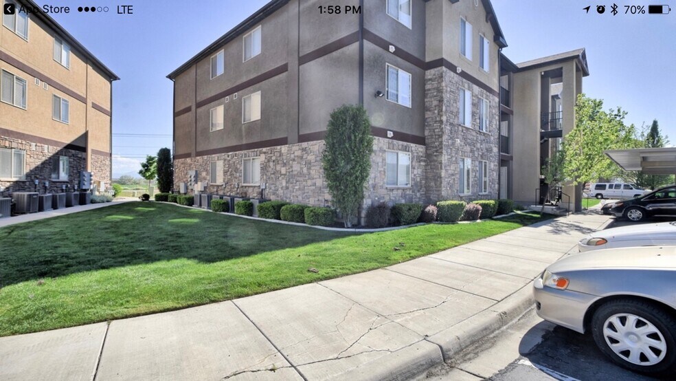 Building Photo - 943 W 580 S