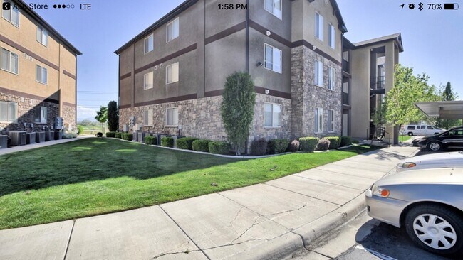 Building Photo - 943 W 580 S