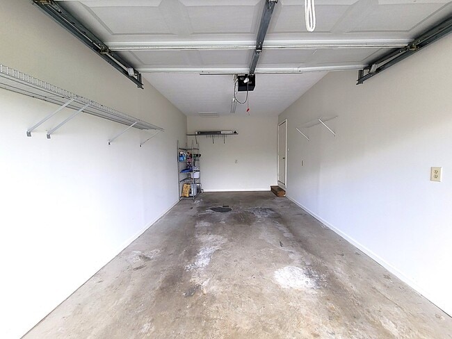 Building Photo - 330 Jones Ln