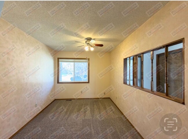 Building Photo - 4-bedroom Home For Rent