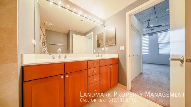 Building Photo - 758 N Larrabee St