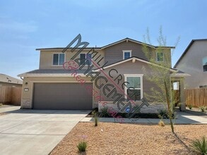 Building Photo - Like New Home In North East Visalia