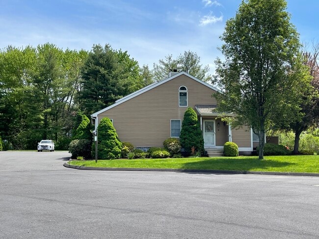 Building Photo - 697 South End Rd