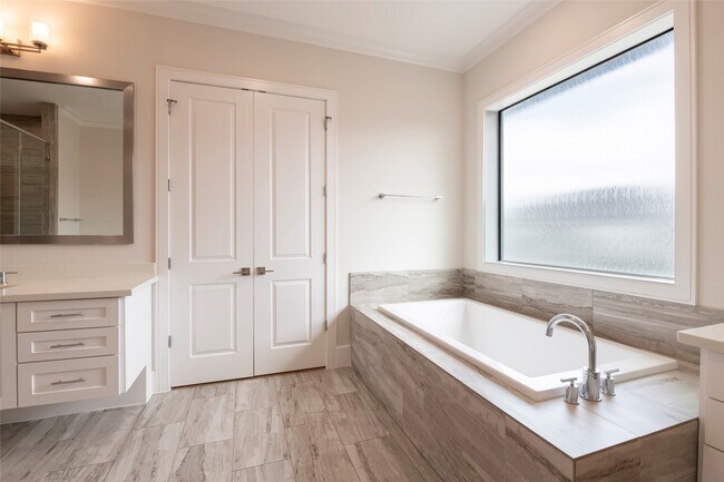 Building Photo - 1507 Martin St