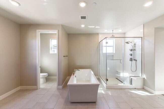 Building Photo - 4bd/4.5ba Single Family House w/ VIEW Gated Community Altair Irvine for rent