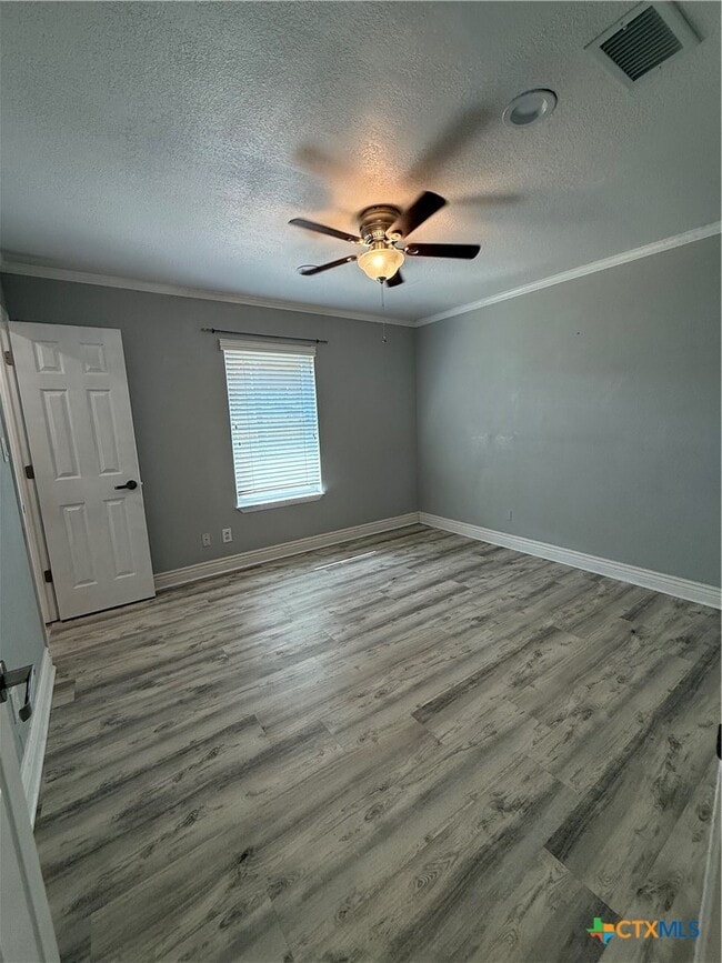 Building Photo - 1211 Clearwater Dr