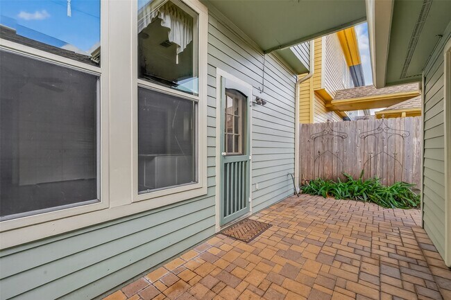 Building Photo - 431 Westmoreland St