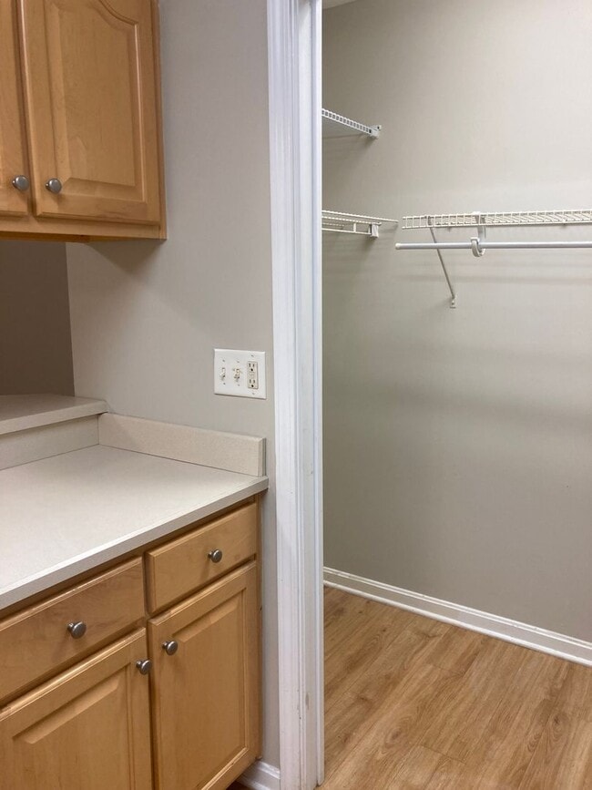 Building Photo - LOCATION LOCATION Location!  Close to Baptist Health Hospital, Shopping, & More