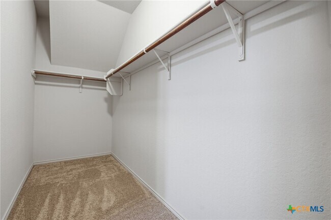 Building Photo - 131 Lake Gln