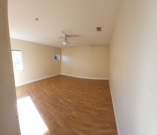 Building Photo - Super close to Poly- Approx. 1000 feet fro...