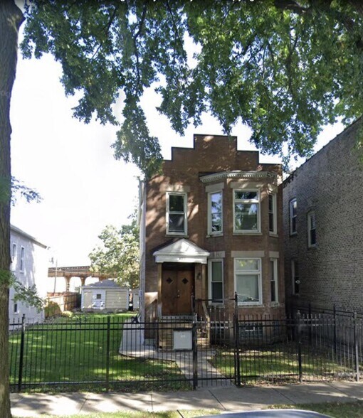 Building Photo - 2862 W Belden Ave