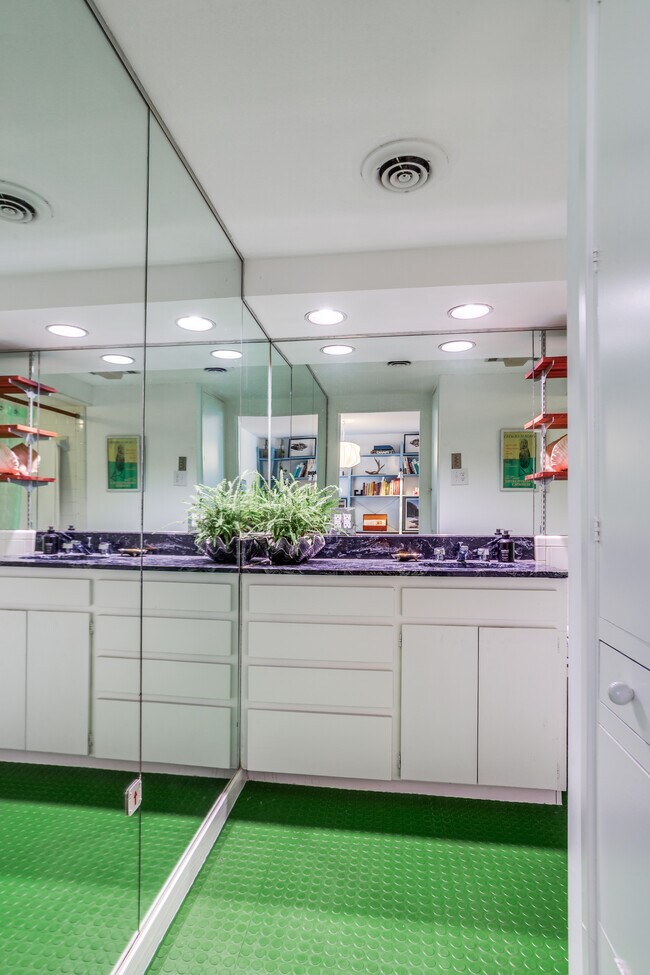 Building Photo - 4500 Westridge Ave