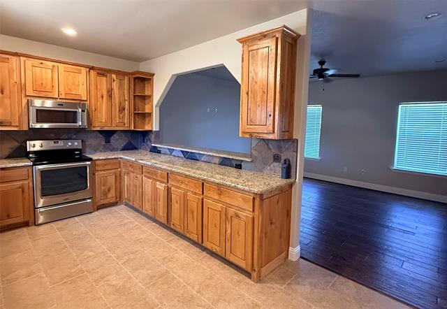 Building Photo - 910 E 3rd St