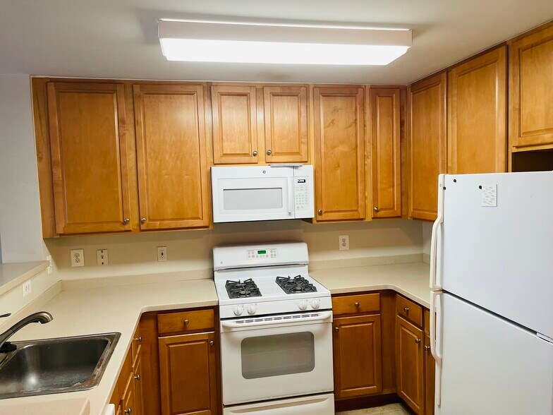 Building Photo - 12001 Market St