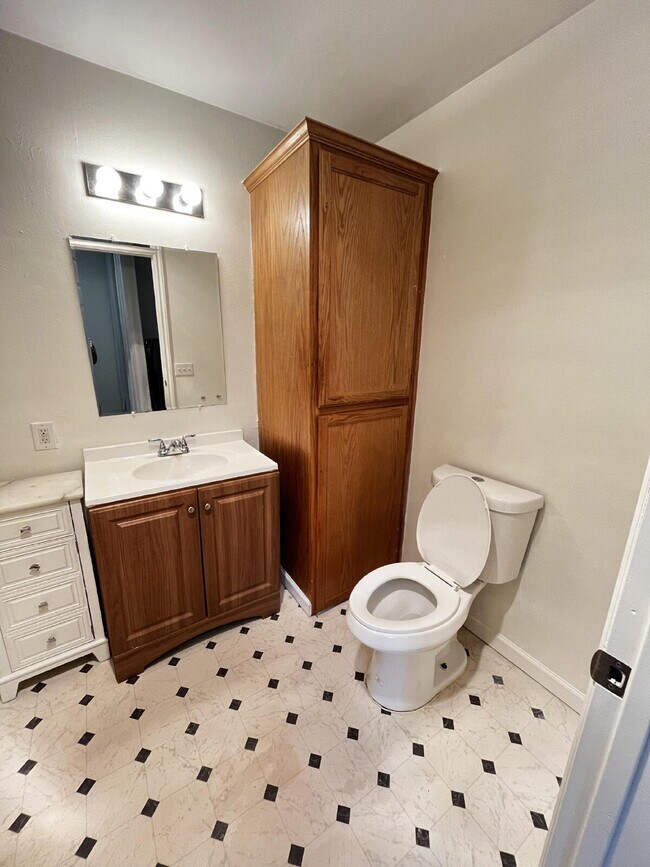 Building Photo - Secluded Puyallup Home with Full 2-Bedroom ADU and Panoramic City Views