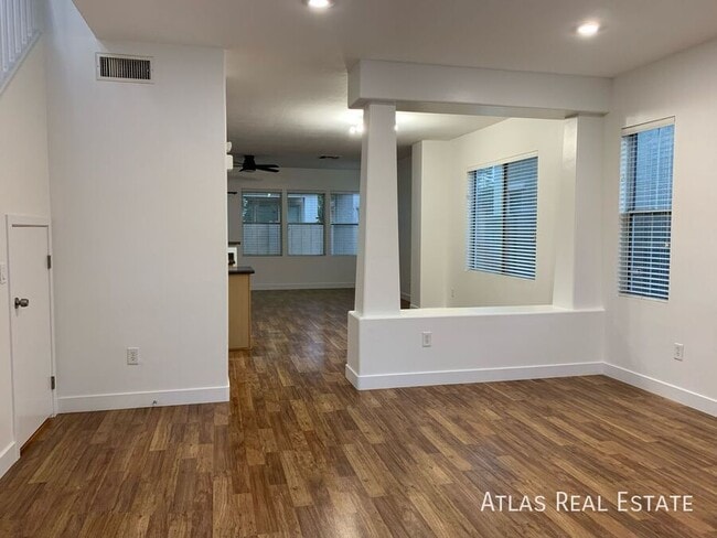 Building Photo - 4125 E Baylor Ln