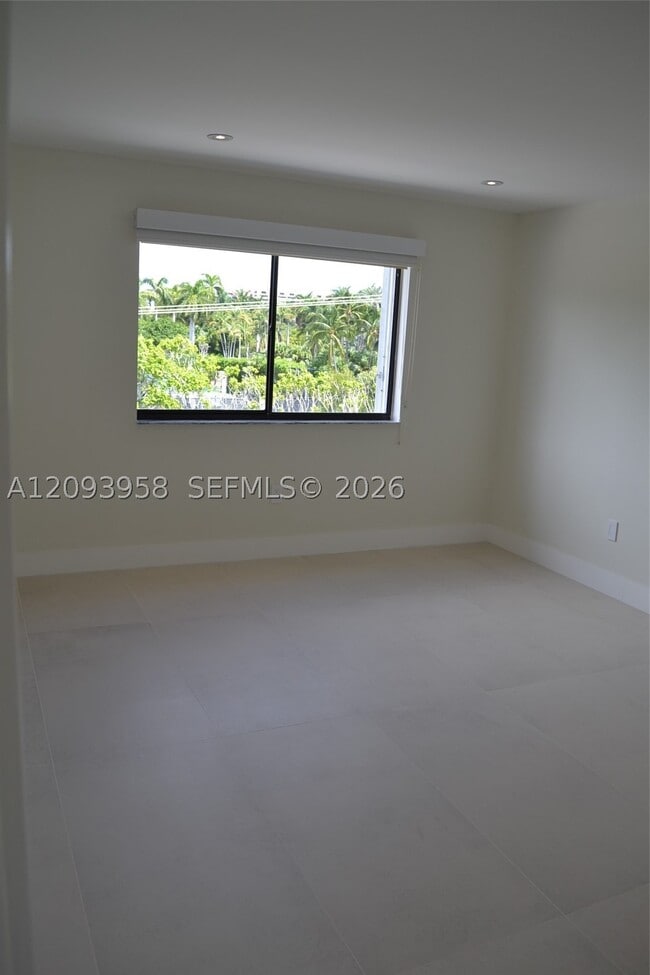 Building Photo - 255 Galen Dr