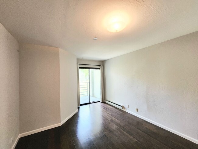 Building Photo - 2 bedroom 2 bath condo home in North San Mateo