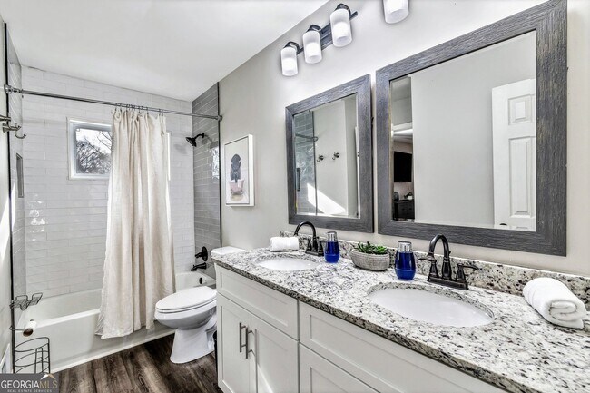 Building Photo - 2480 Powers Ferry Dr SE