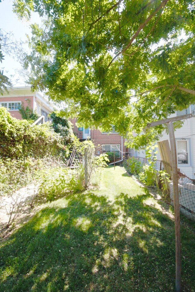 Building Photo - 218 10th St NE