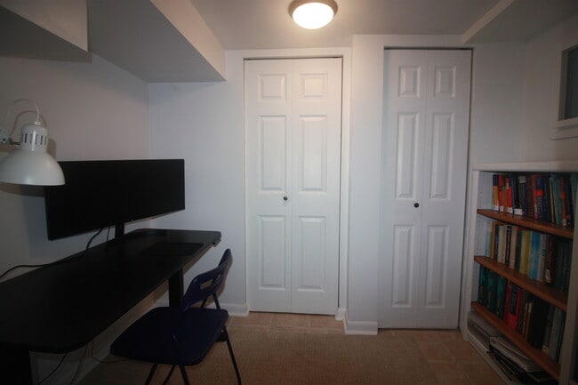 Building Photo - 1624 Greenwood Rd