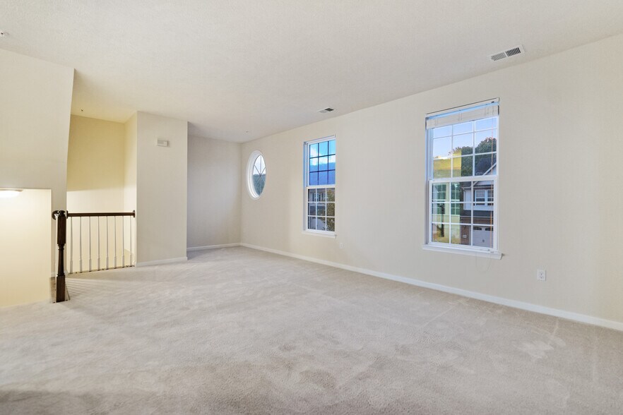 Building Photo - 8042 Hinsdale Ln