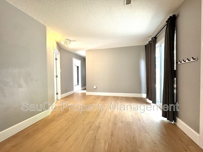 Building Photo - 6543 SE Borwick St