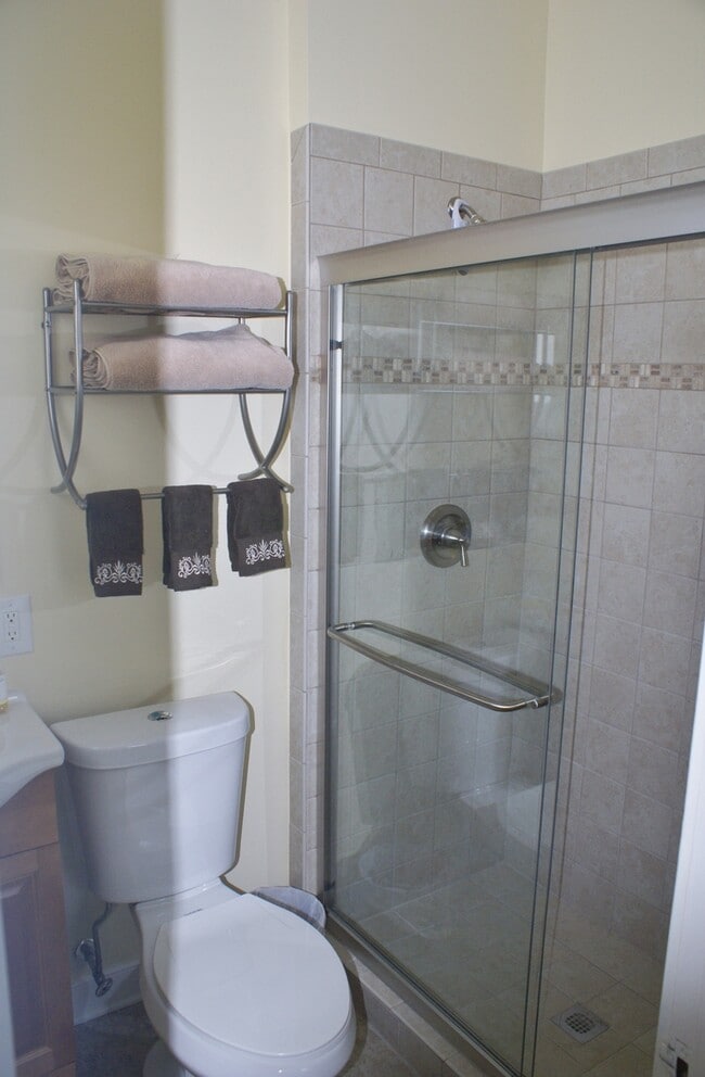 Building Photo - Fantastic Four Bedroom Home in Museum Dist...