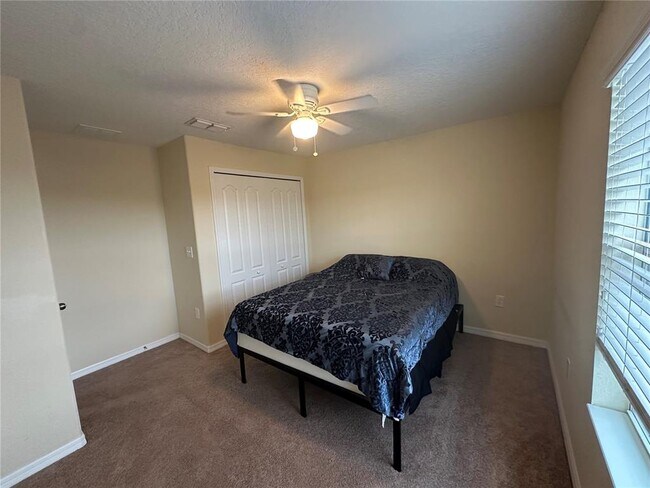 Building Photo - 14885 Evergreen Oak Loop