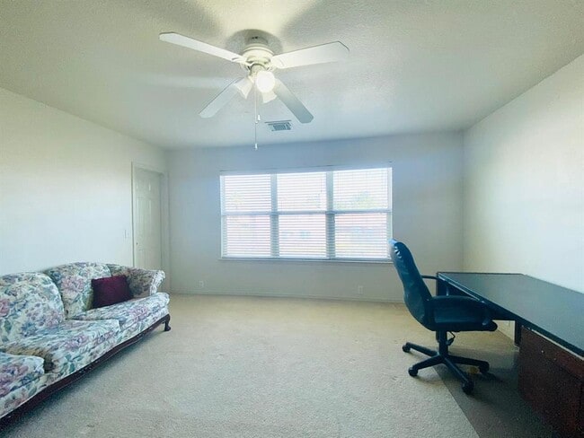 Building Photo - 14954 Sugar Sands Dr