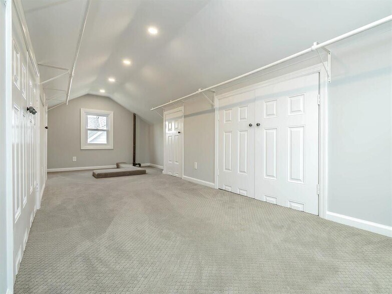 Building Photo - 33 Avenue B