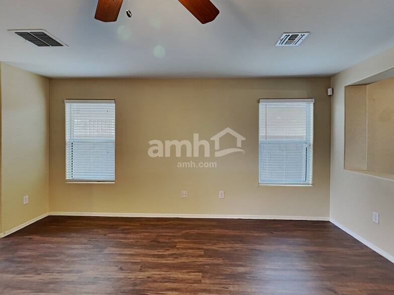 Building Photo - 3768 E Bright View St