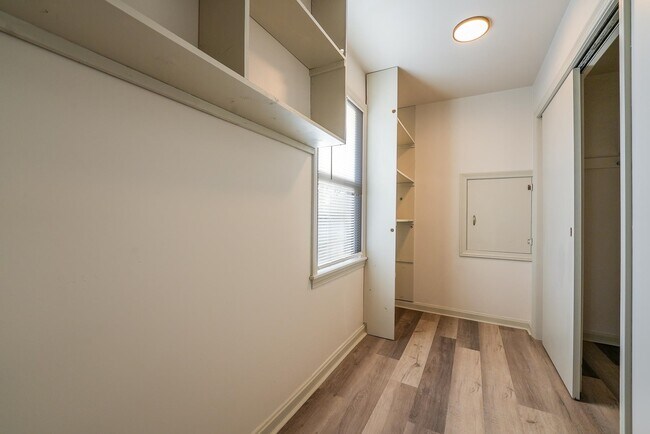 Building Photo - 406 N Star St