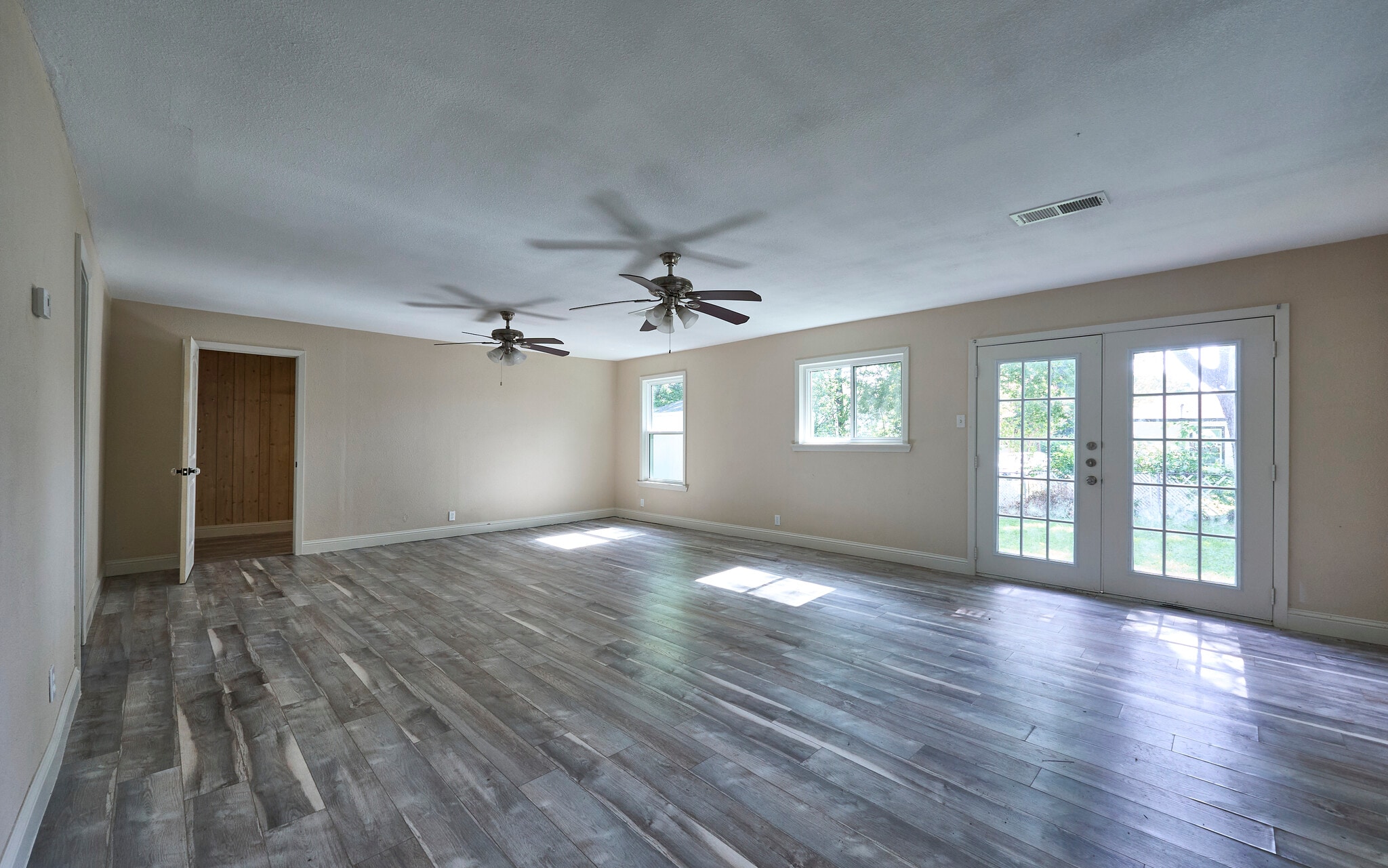 Building Photo - 401 S Ebrite St