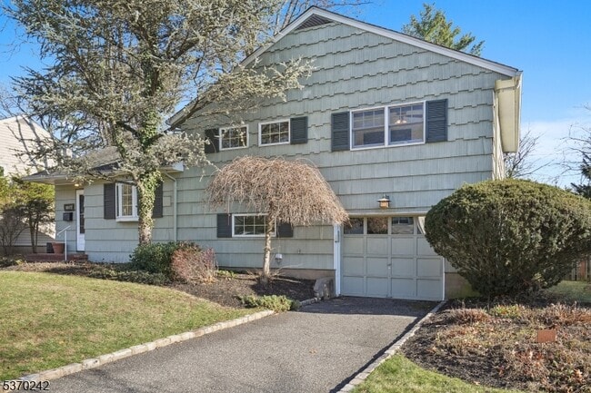 Building Photo - 121 Squire Hill Rd
