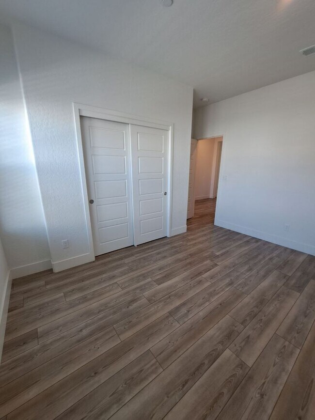 Building Photo - Charming Clovis Home in Heritage Grove – M...