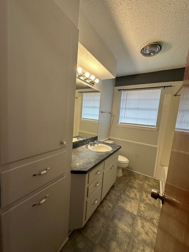 Building Photo - 4720 Spiva Dr