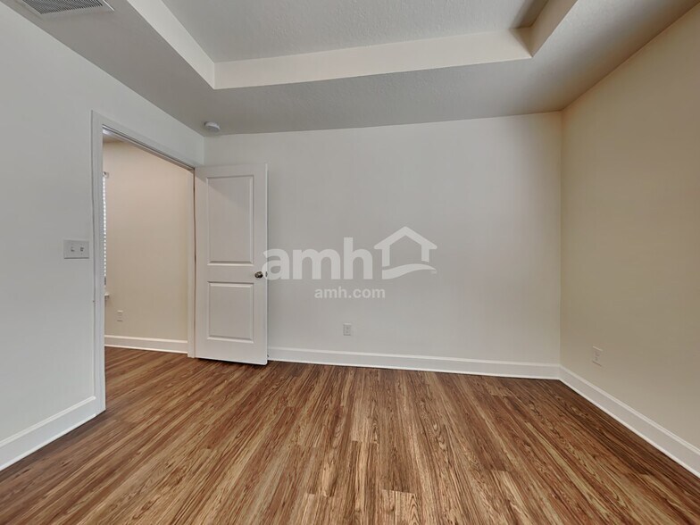 Building Photo - 8498 Highfield Ave