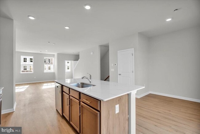 Building Photo - 220 Sandy Rdg Rd