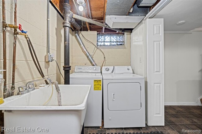 Building Photo - 556 Bloomfield Ct