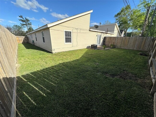 Building Photo - 2235 McKean Dr