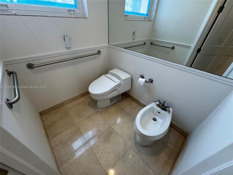 Building Photo - 626 Coral Way