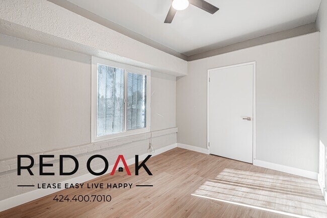 Building Photo - 4606 S Vermont Ave