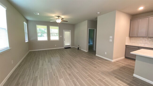 Building Photo - 7059 Silverleaf Oak St