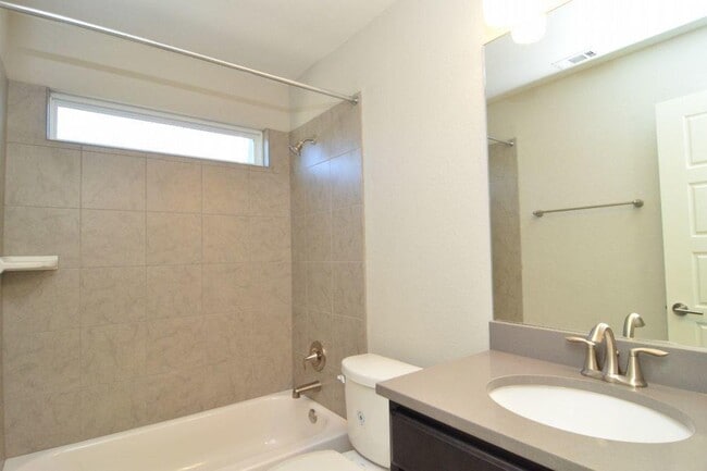 Building Photo - 2921 Bond Dr