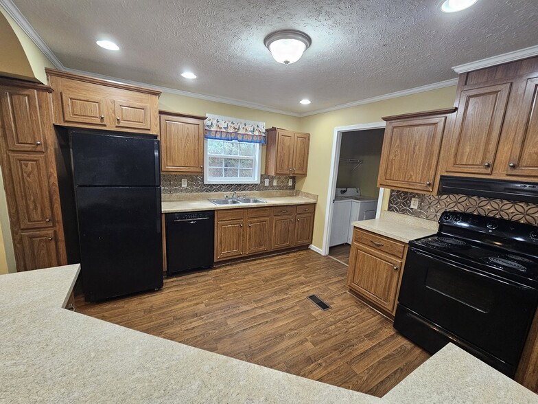 Building Photo - 1346 Sandy Ridge Way NE