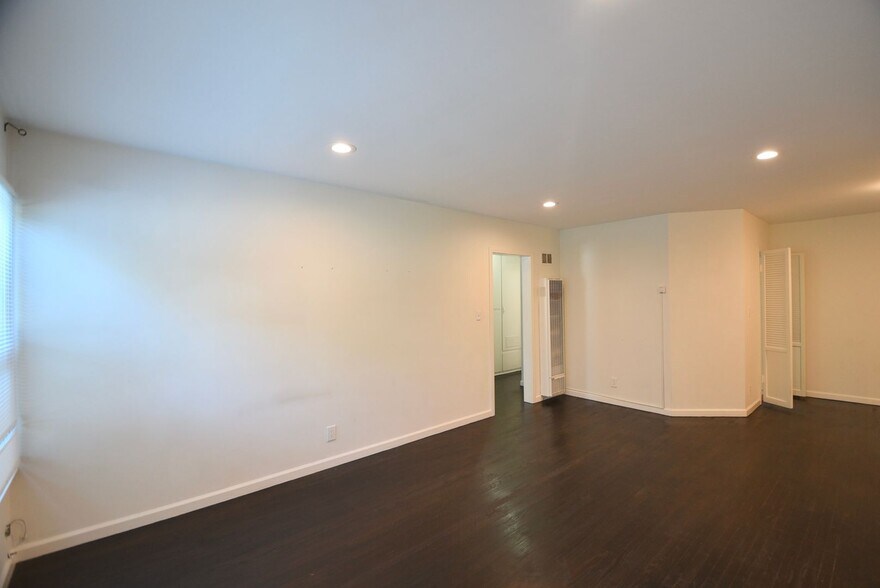 Building Photo - 5656 Whitsett Ave