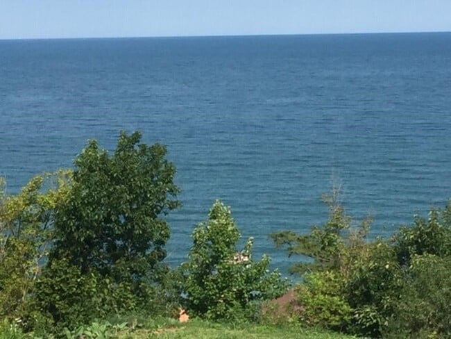 Building Photo - 3304 Baer Beach Rd