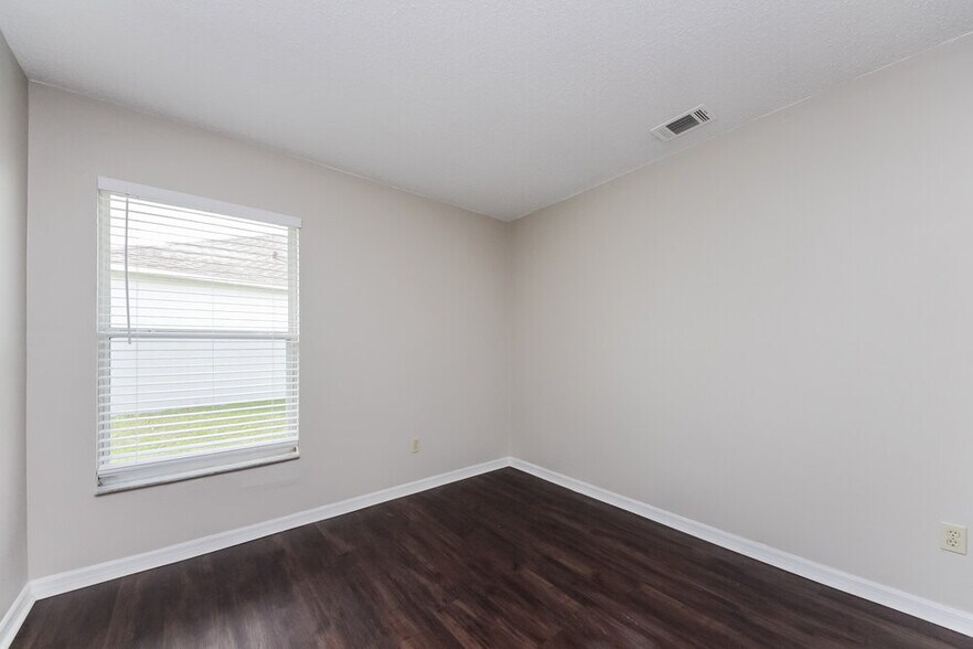 Building Photo - 212 Great Yarmouth Ct